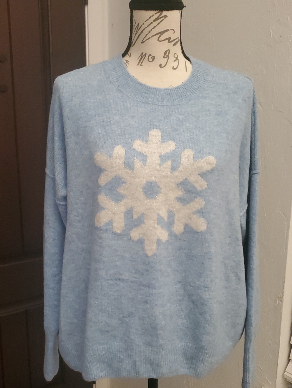 Vince Camuto Light Blue Sweater with White Snowflake M